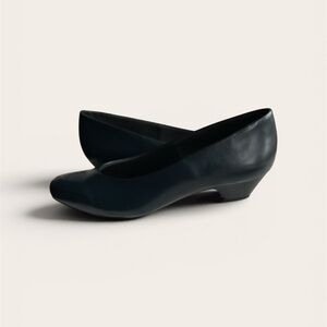 Soft Style by Óush Puppies Angel II Pumps - Size 9.5 medium in Navy color